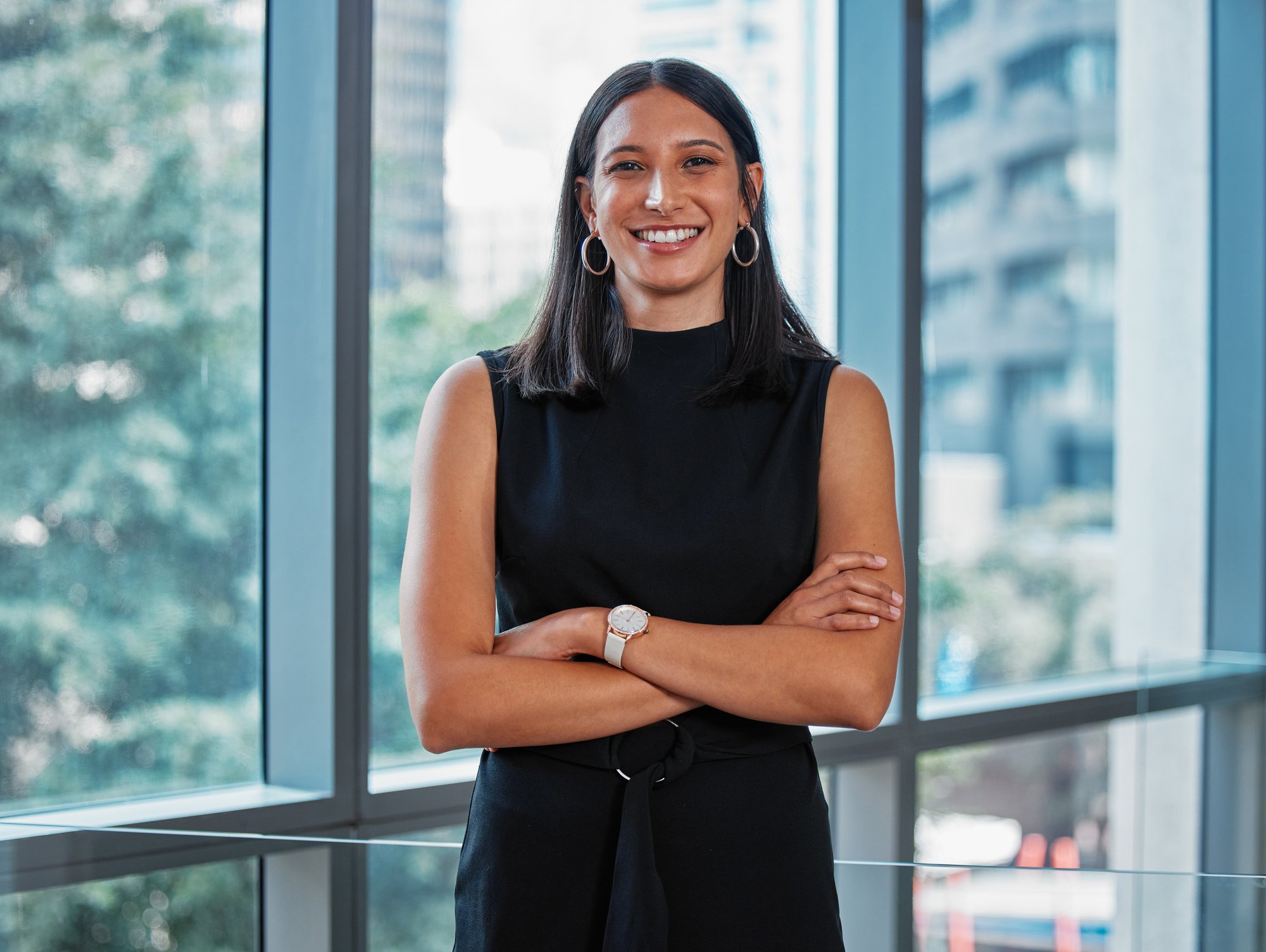 work-hard-become-best-version-yourself-portrait-shot-young-businesswoman-standing-with-her-arms-crossed-work
